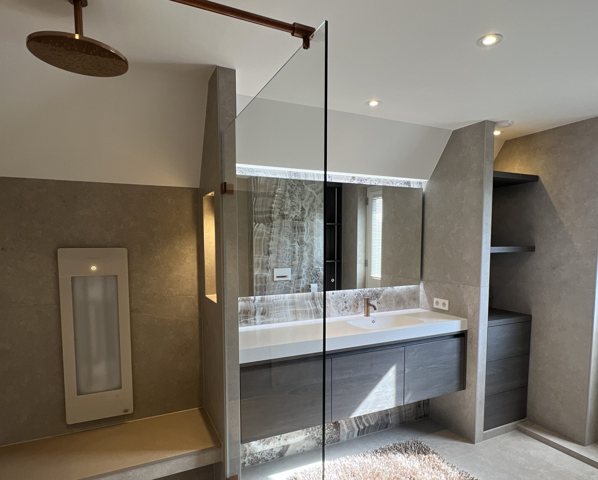 Subtiel marmerlook badkamer