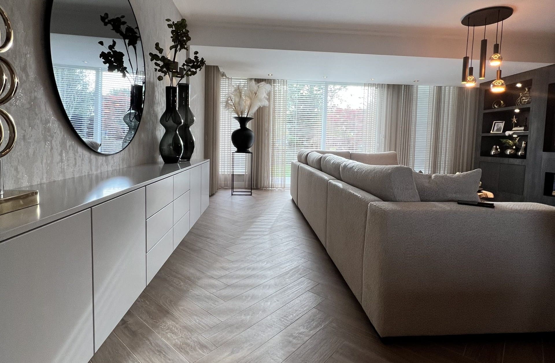 Woonkamer tegels in een visgraat patroon