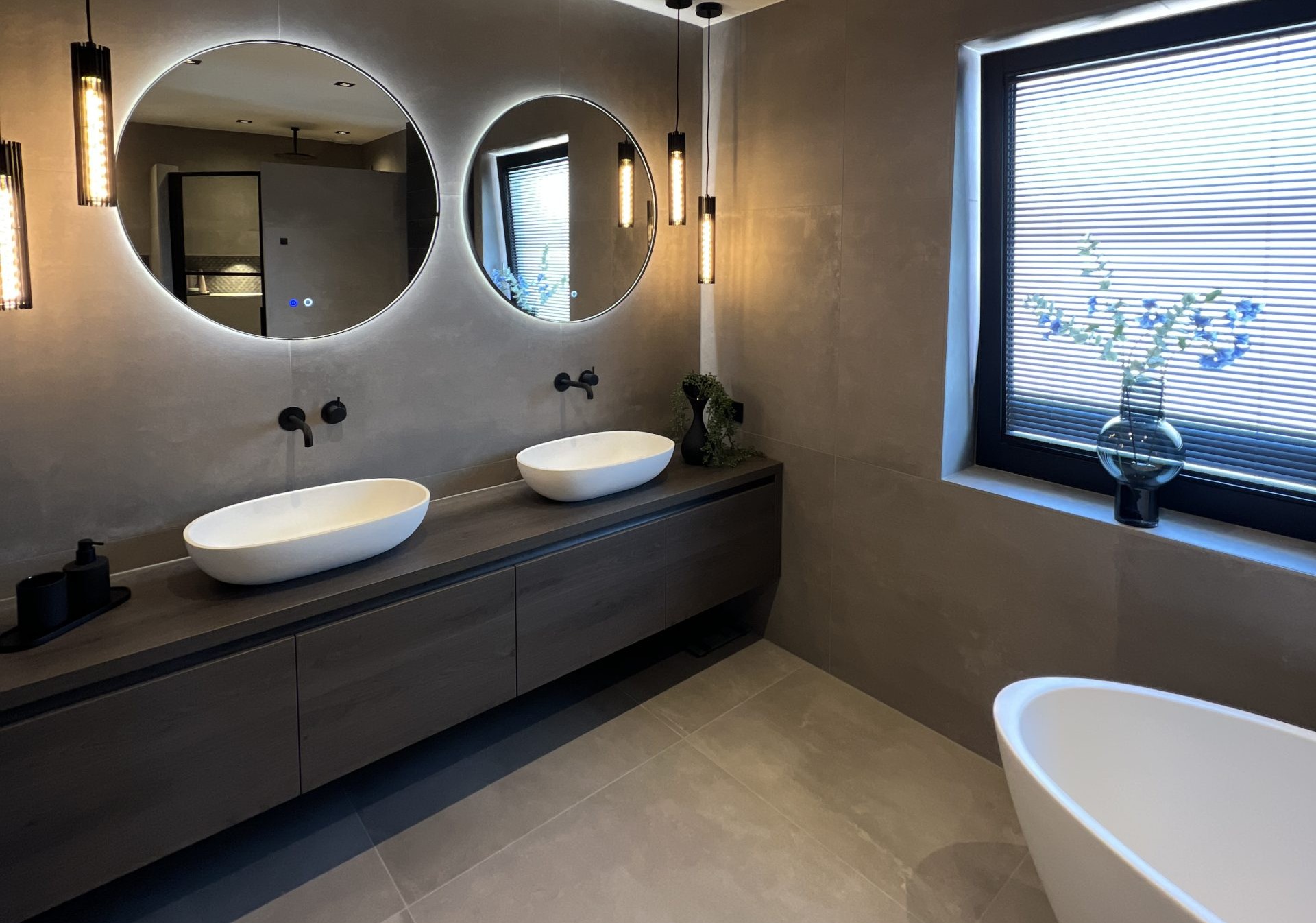 Stoere badkamer: robuuste elegantie en functionele stijl