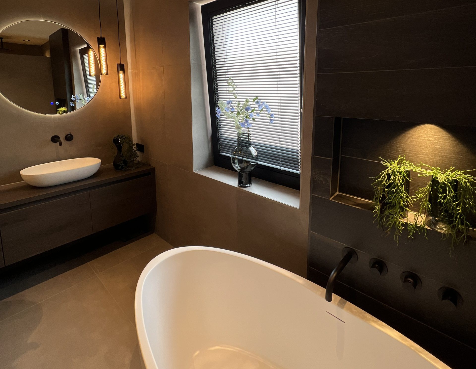 Stoere badkamer: robuuste elegantie en functionele stijl