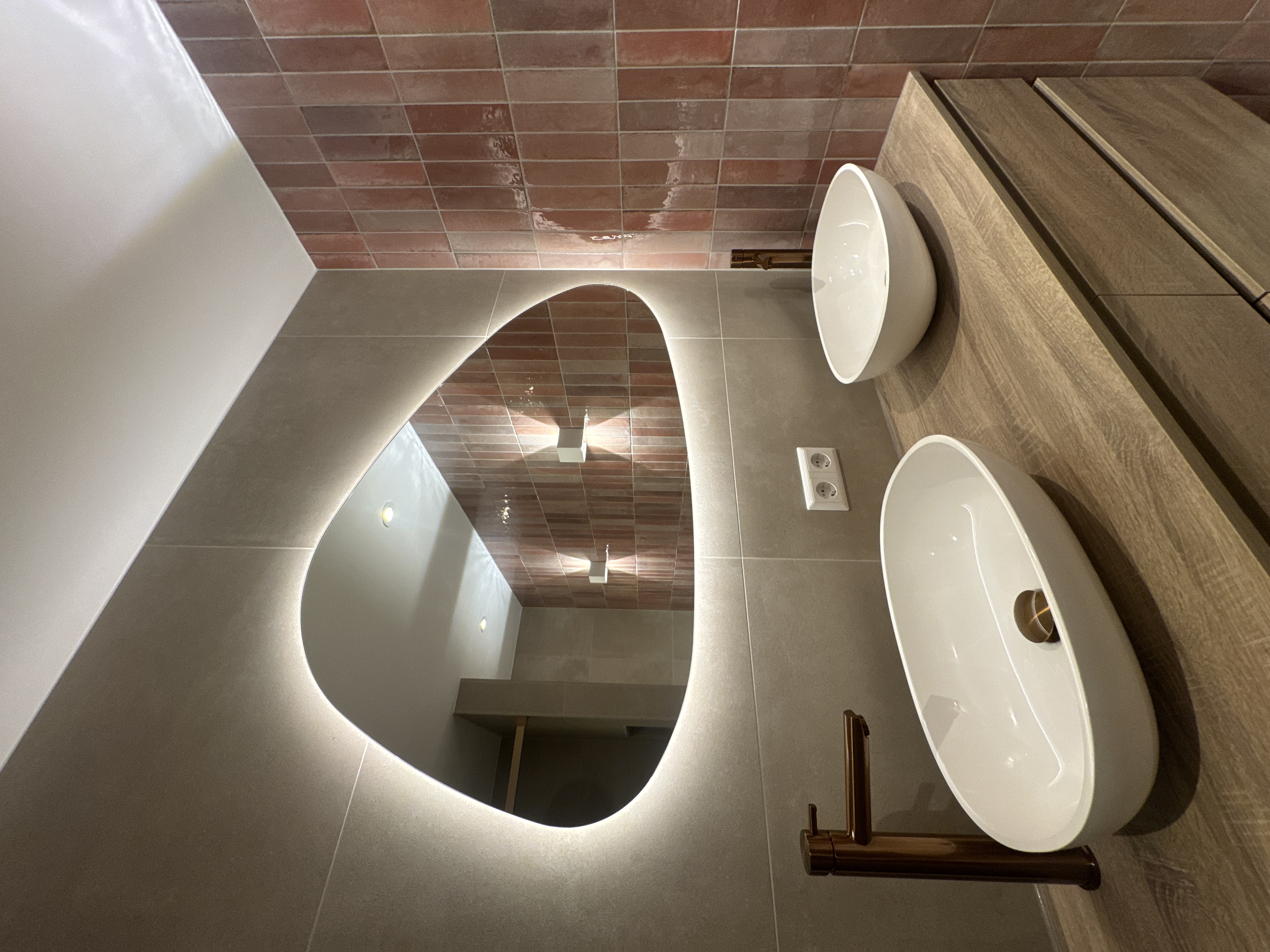 Rosé Wellness Badkamer met Koperen Touch