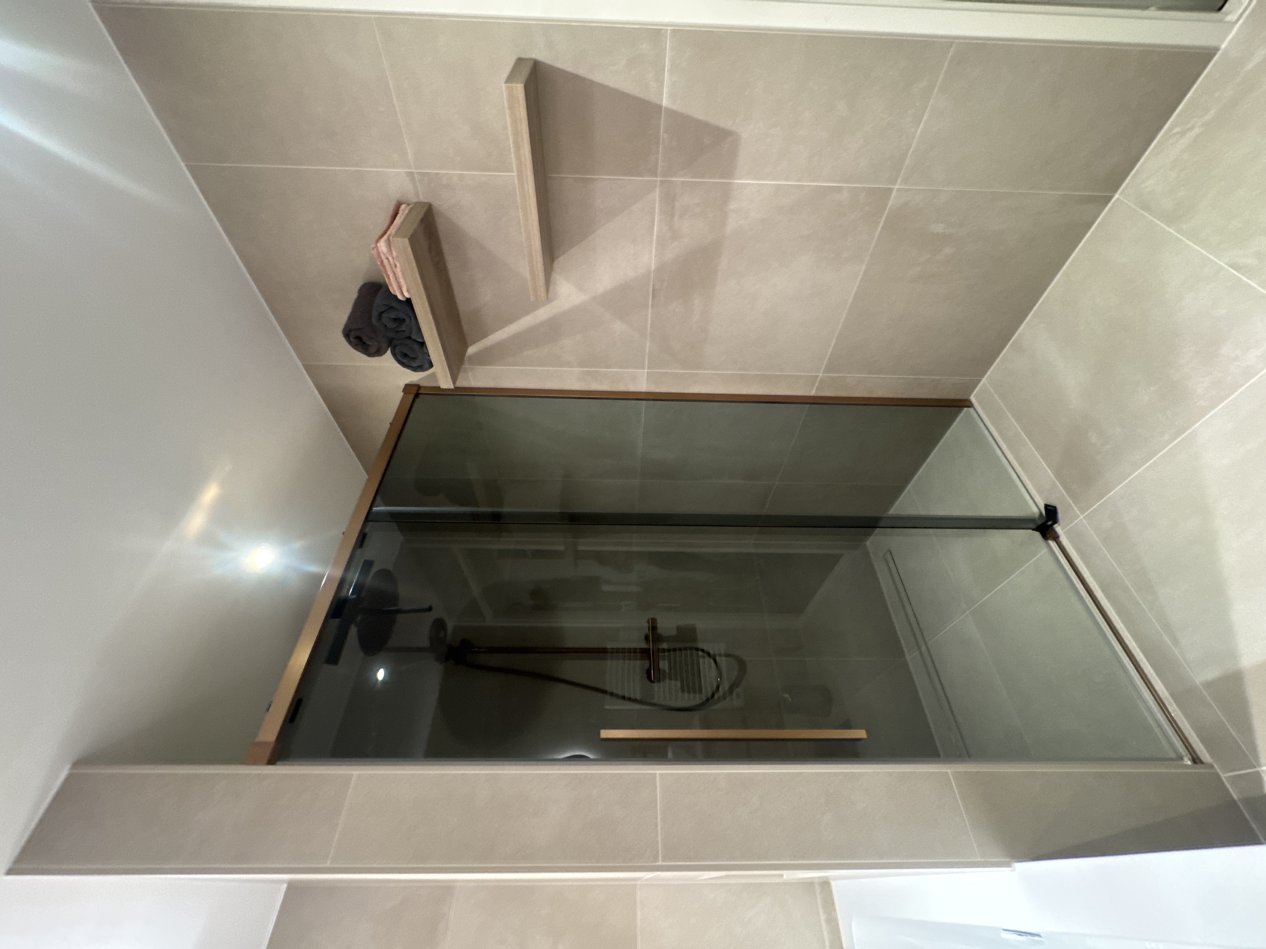 Rosé Wellness Badkamer met Koperen Touch