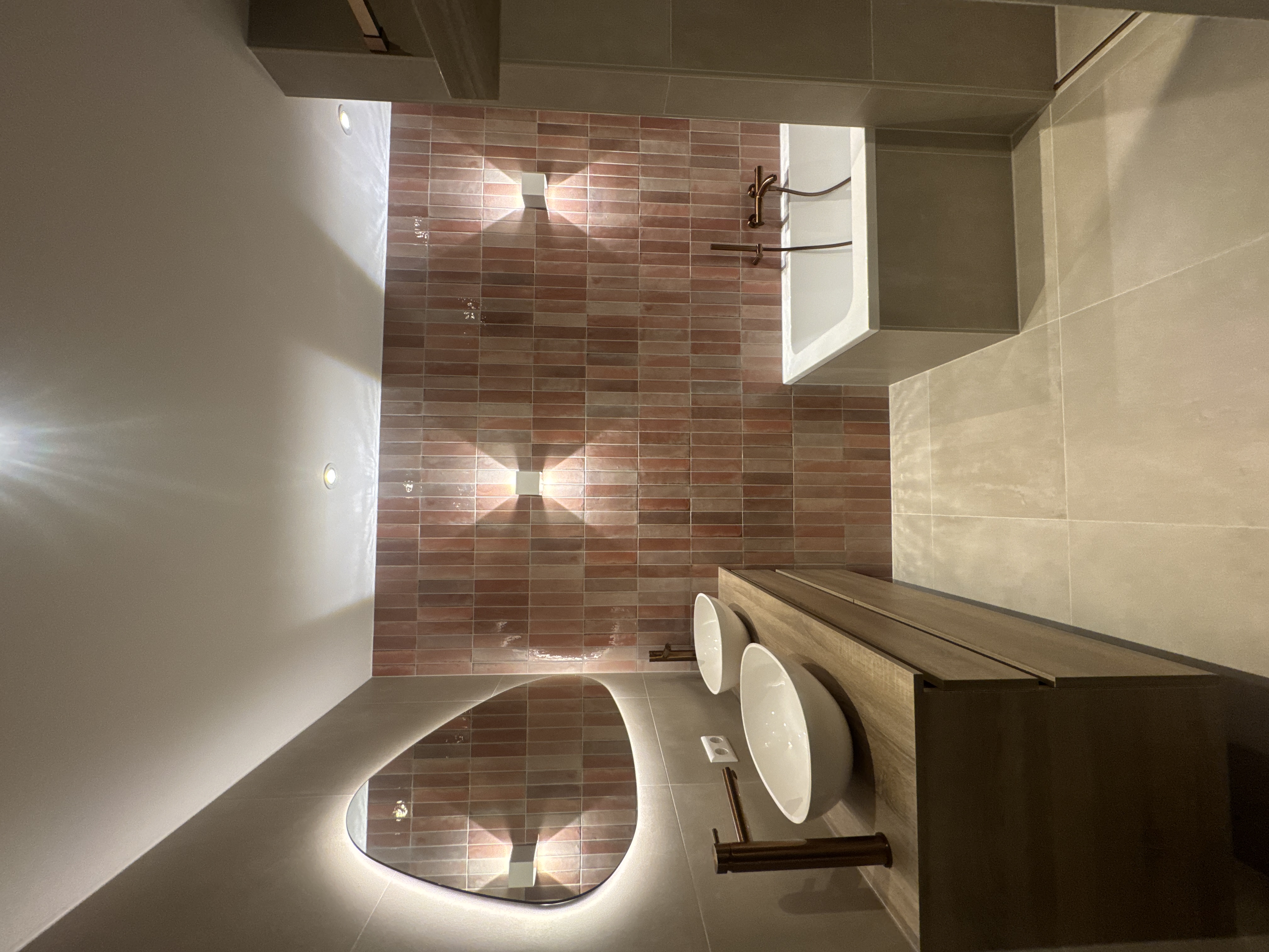 Rosé Wellness Badkamer met Koperen Touch