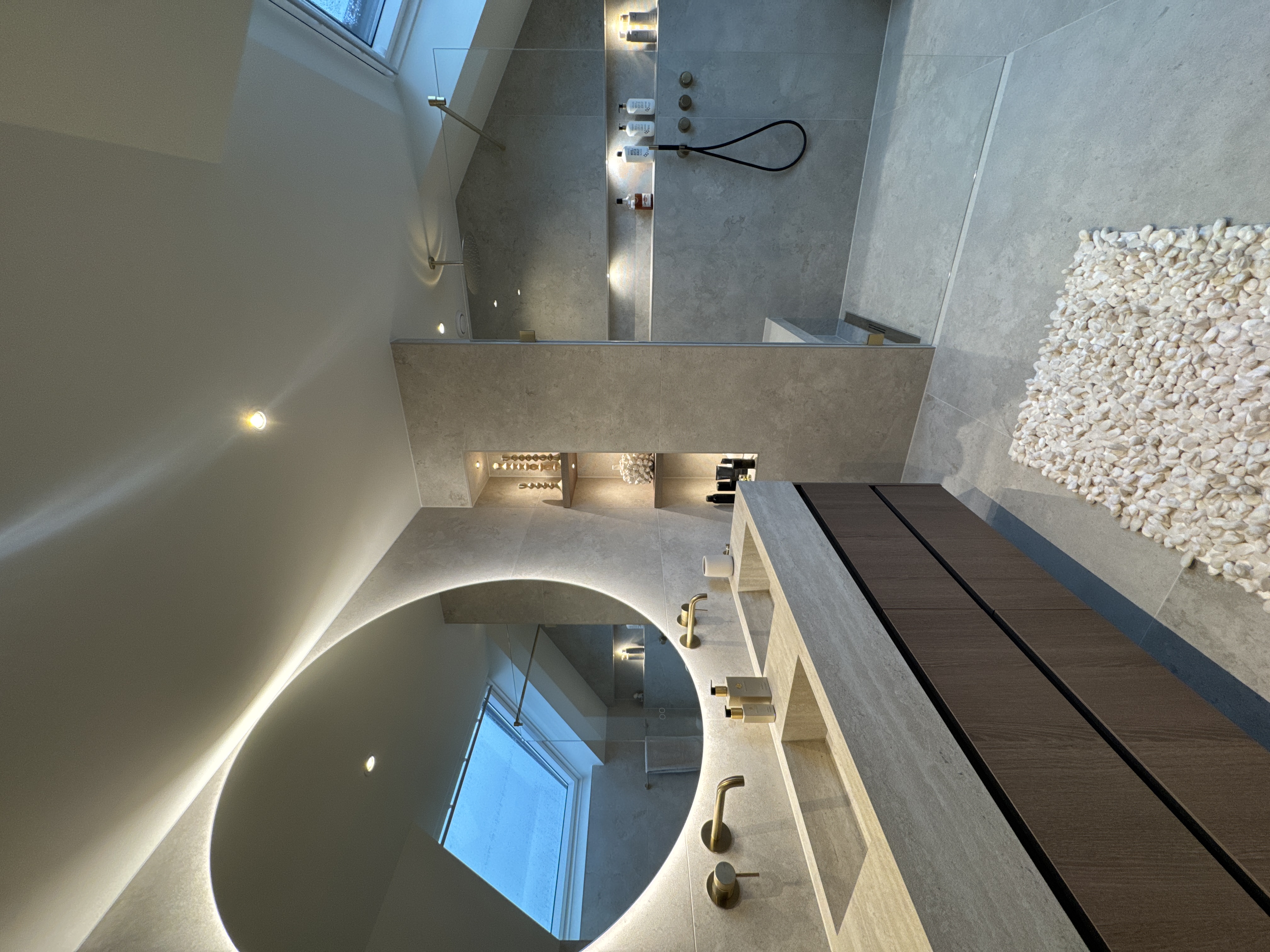 Chique Badkamer met Travertin