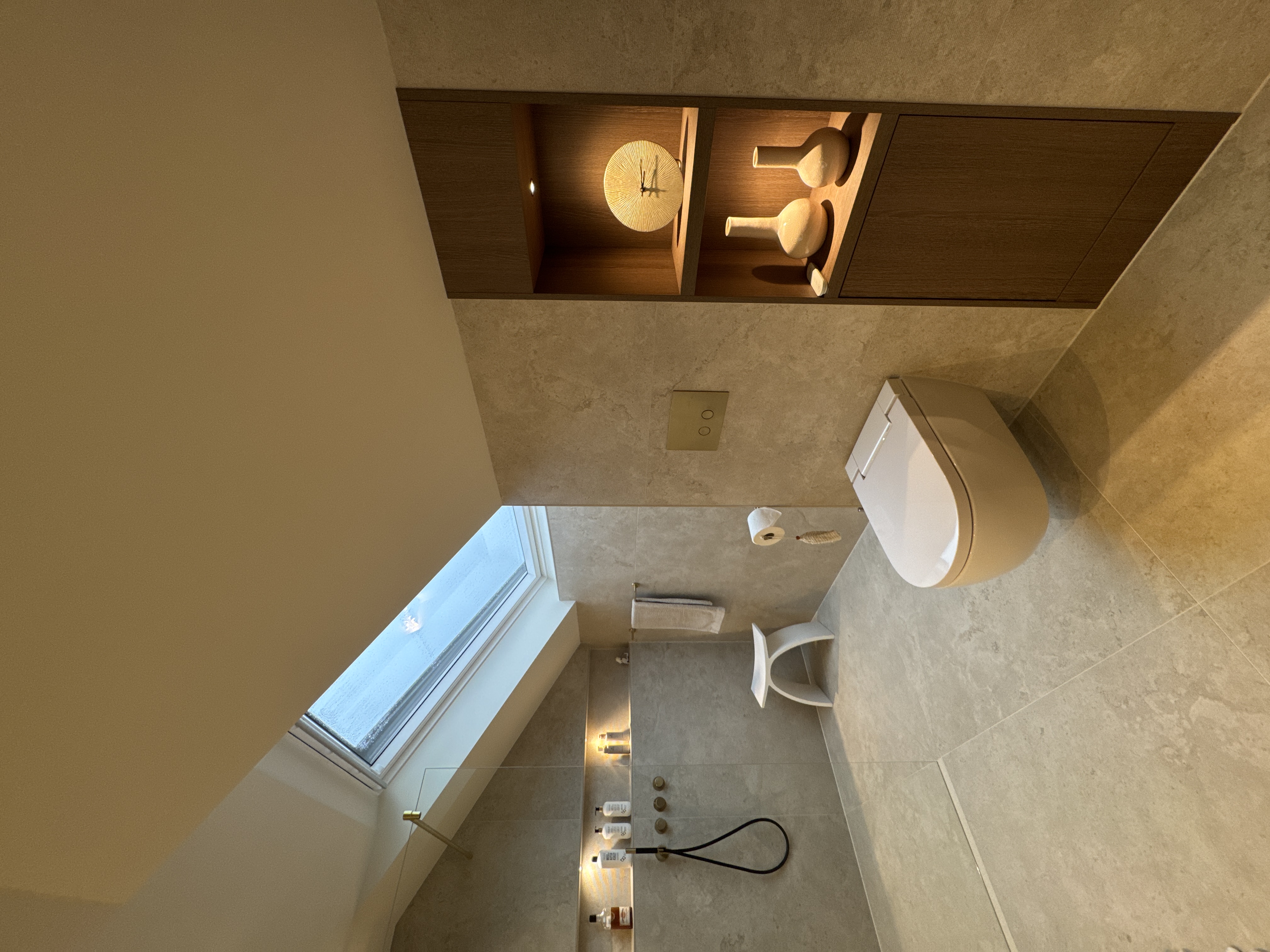 Chique Badkamer met Travertin