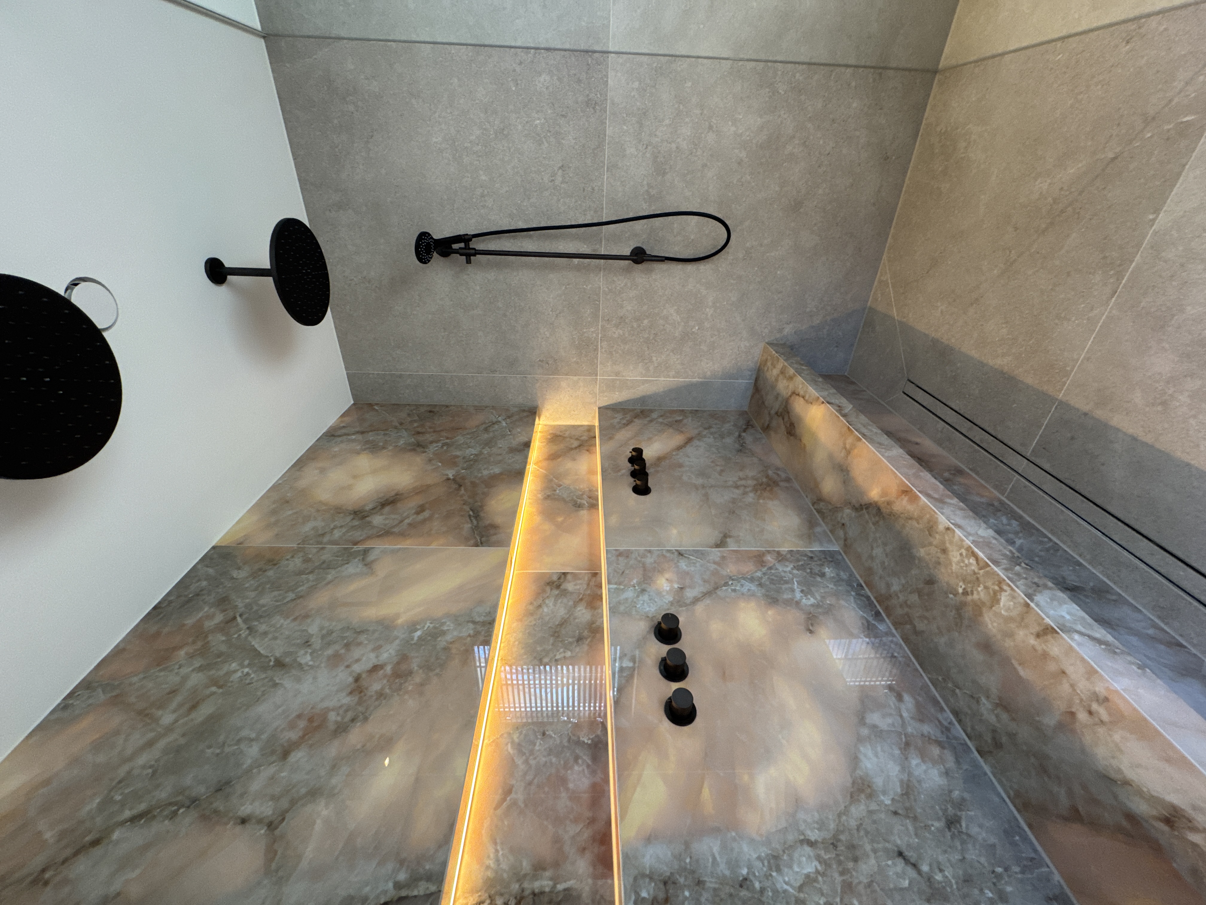 Hotel Chique Marmerlook Badkamer