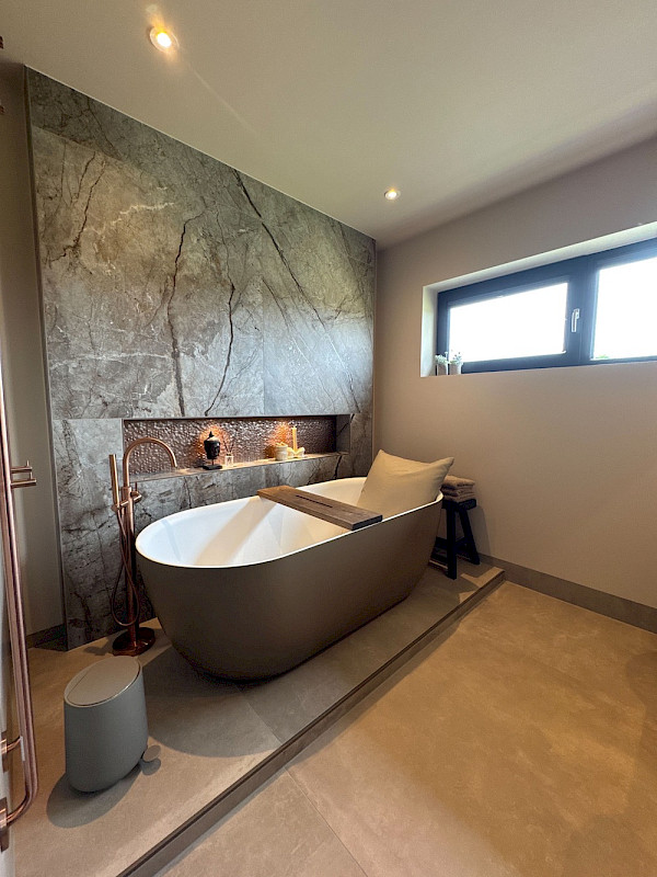 Binnenkijken in deze luxe badkamer