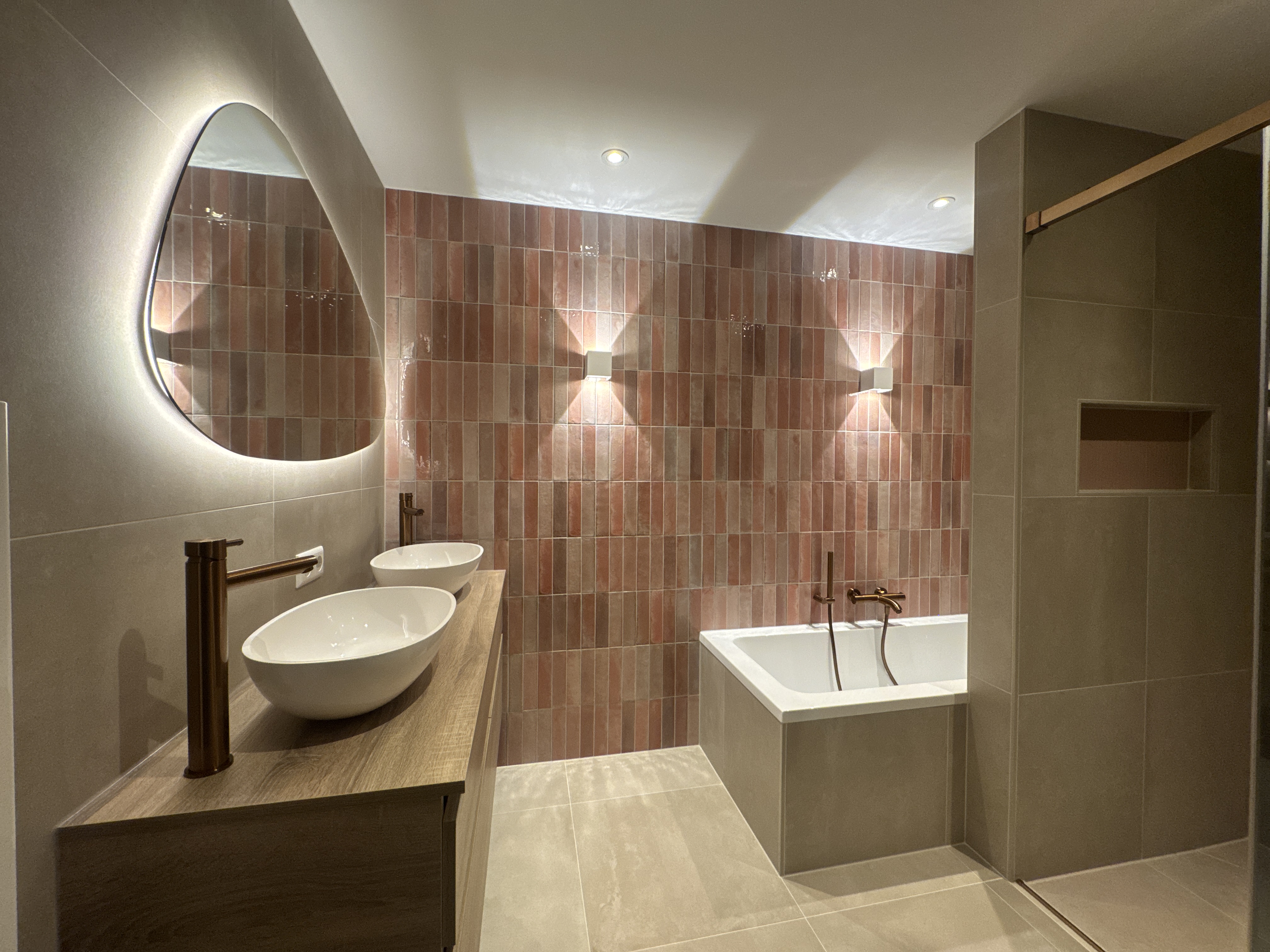 van eerste idee tot afgewerkte badkamer